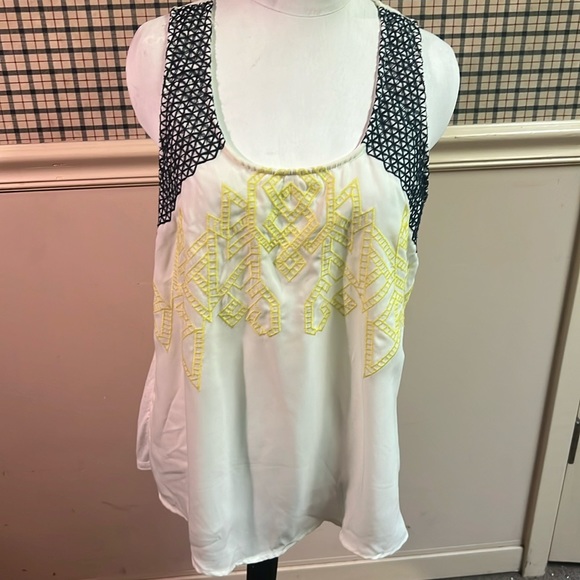 Skies Are Blue White Tank with Embroidery Size M - Picture 1 of 8